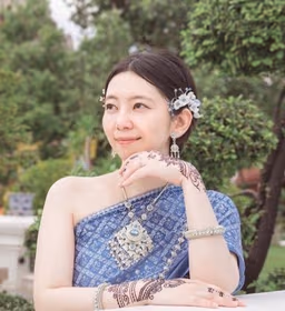 A profile image of rie